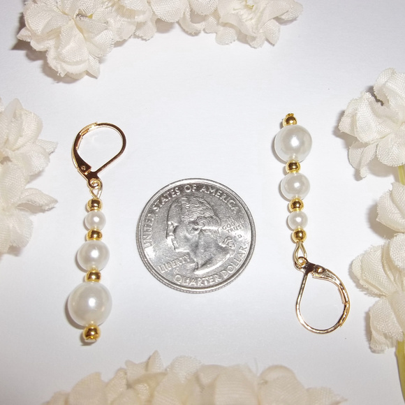 CLEARANCE! PRICE IS FIRM! Simple White Pearl Costume Jewelry Earrings 4978 - Picture 7 of 8